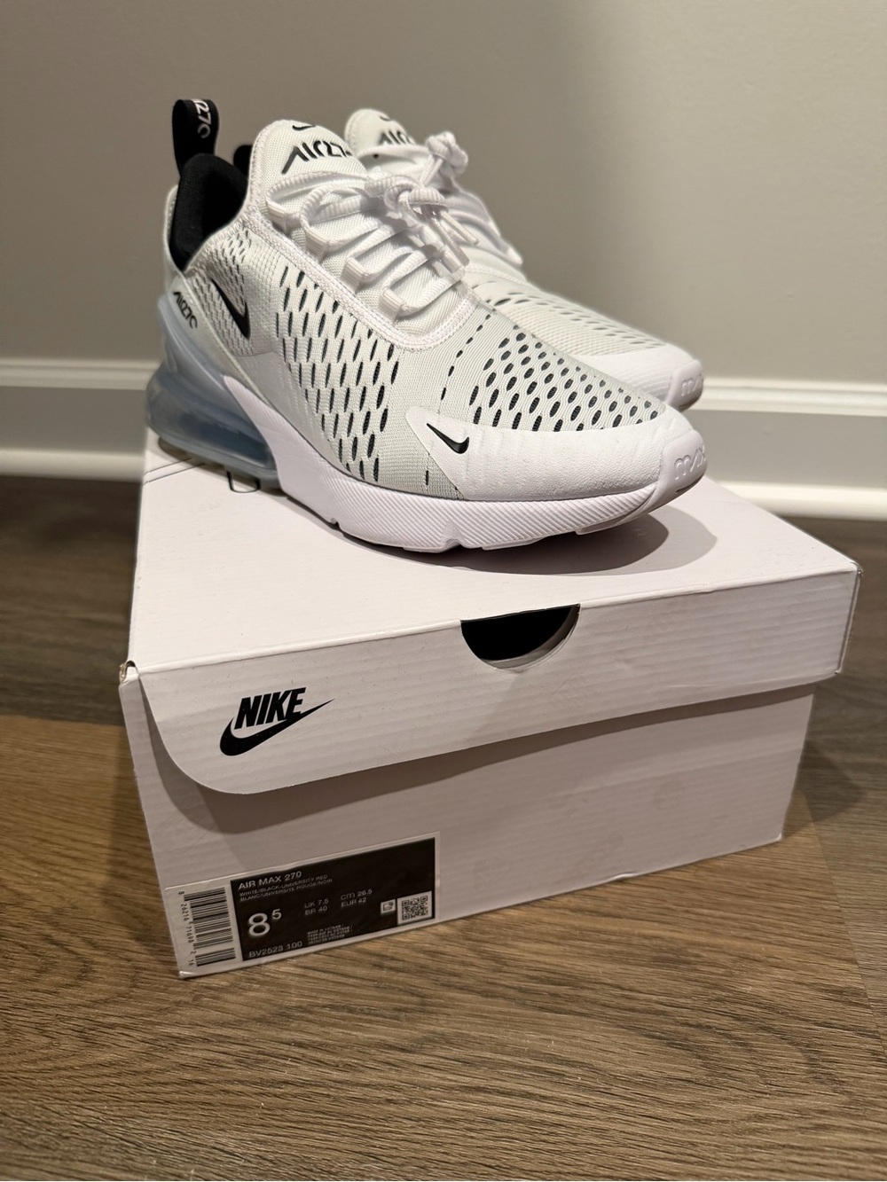Nike women’s Air Max 270’s 8.5